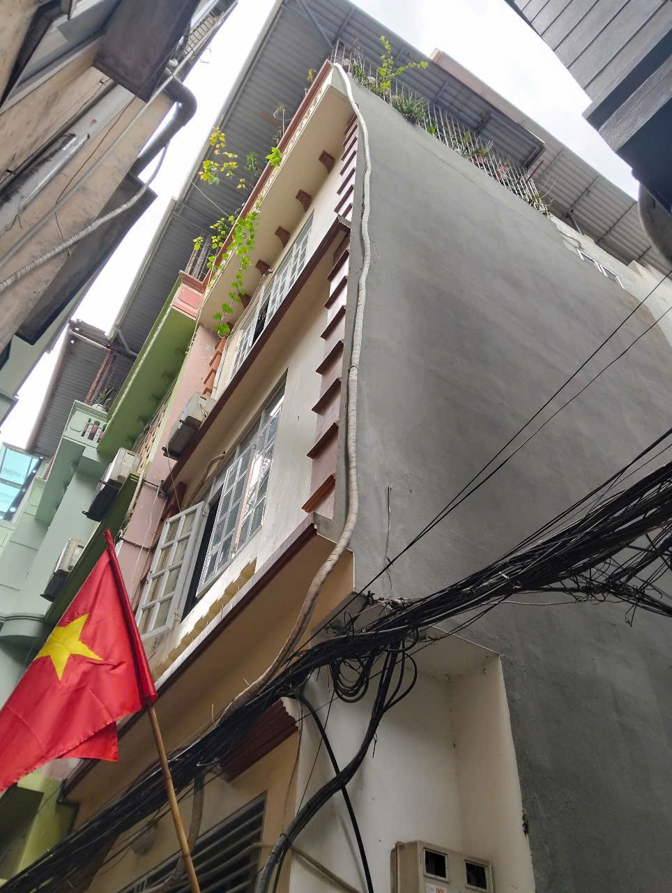 Bán nhà góc 4 tầng, 31m2, mặt tiền 3.9m, lô góc, ô tô vào nhà - Hoàng Ngân, Thanh Xuân