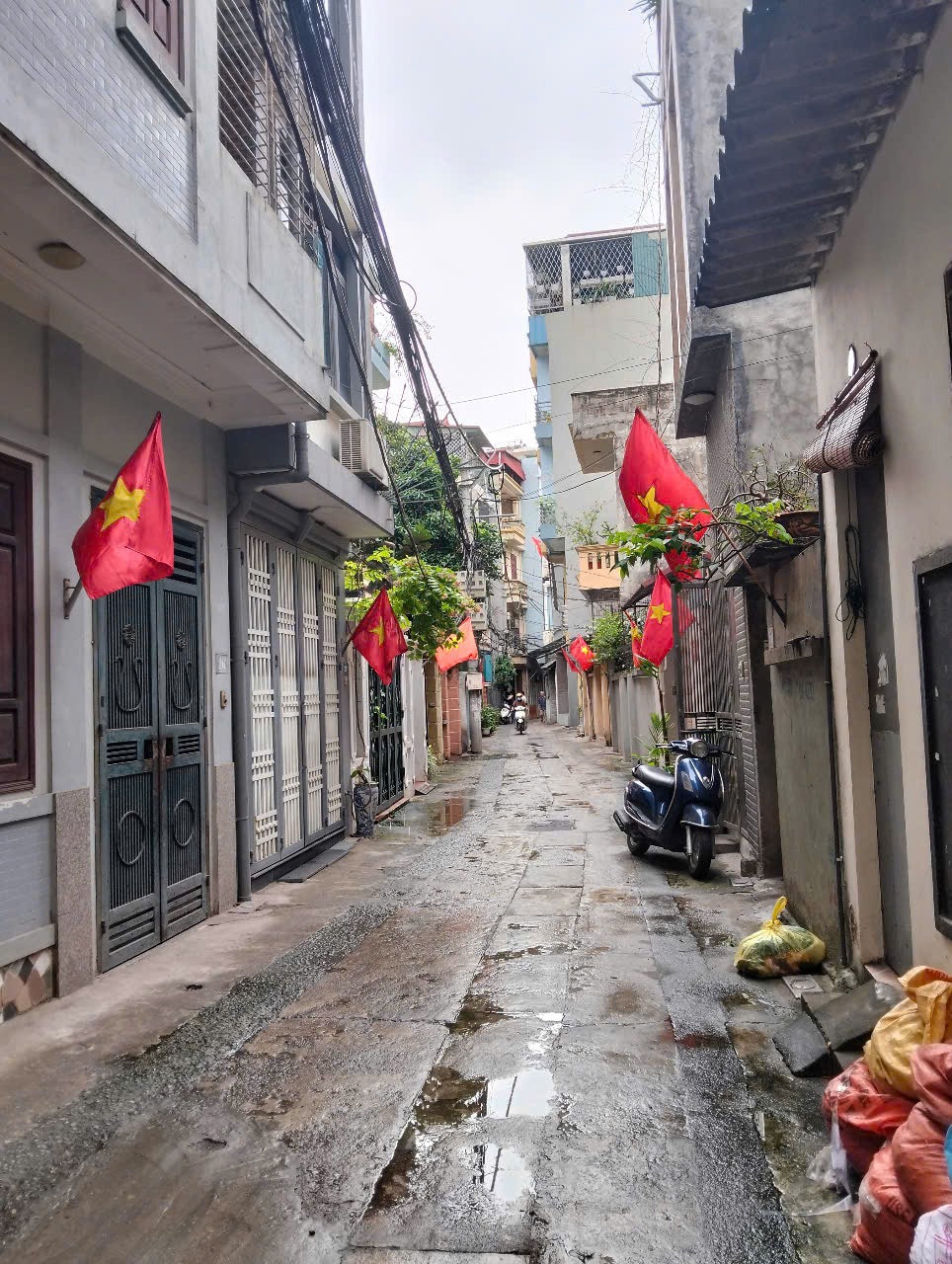Bán nhà góc 4 tầng, 31m2, mặt tiền 3.9m, lô góc, ô tô vào nhà - Hoàng Ngân, Thanh Xuân