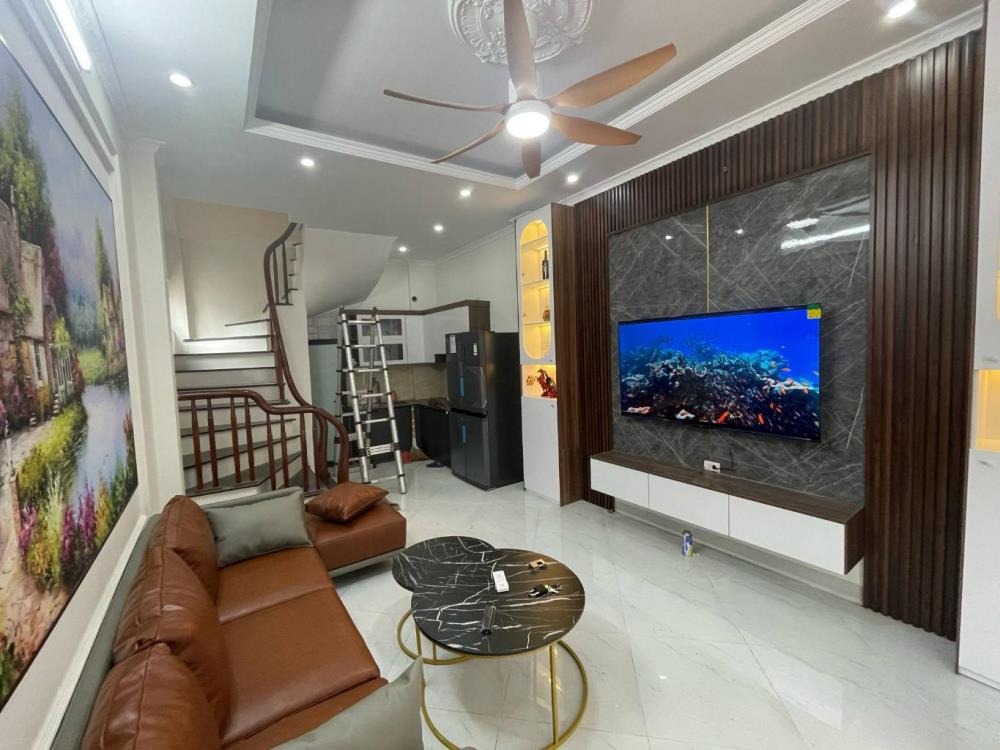 Bán nhà Hoàng Mai - Mặt ngõ thông, ô tô tải qua nhà - Giá 8 tỷ+