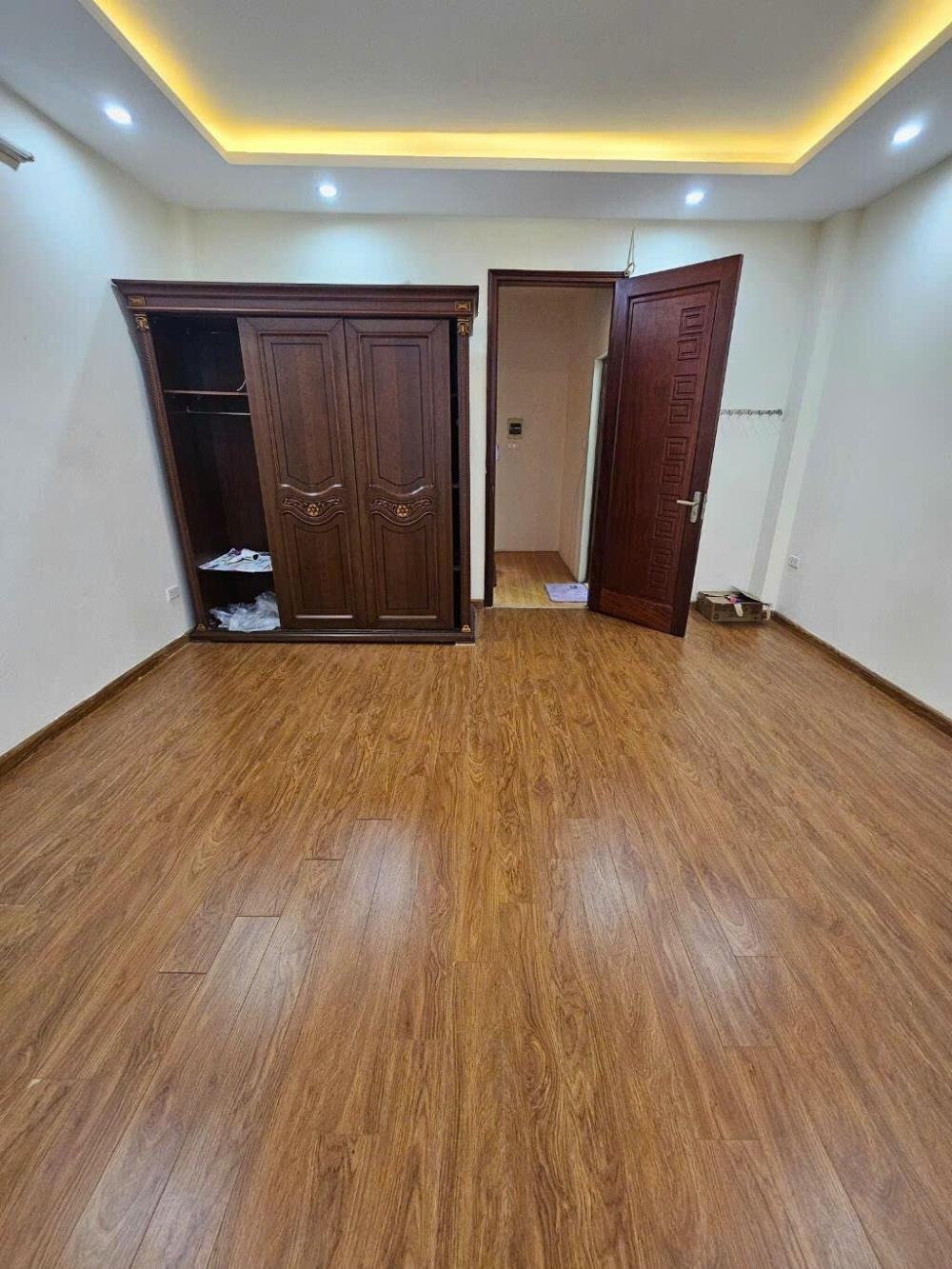 Bán nhà Đội Cấn 33m2, Mặt tiền 4.6m, 3 Mặt Thoáng, Giá Tốt