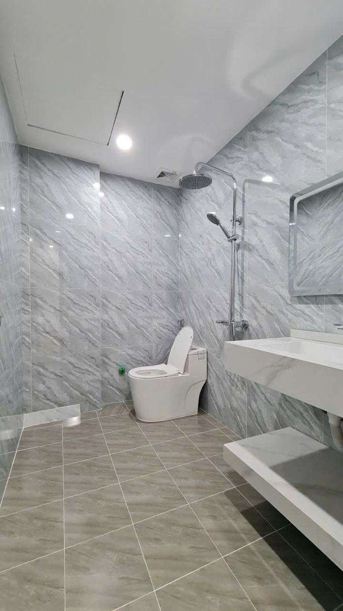 Bán Nhà Quận Cầu Giấy - 6 Tầng, Thang Máy, Mặt Tiền Rộng - Giá 9.5 tỷ