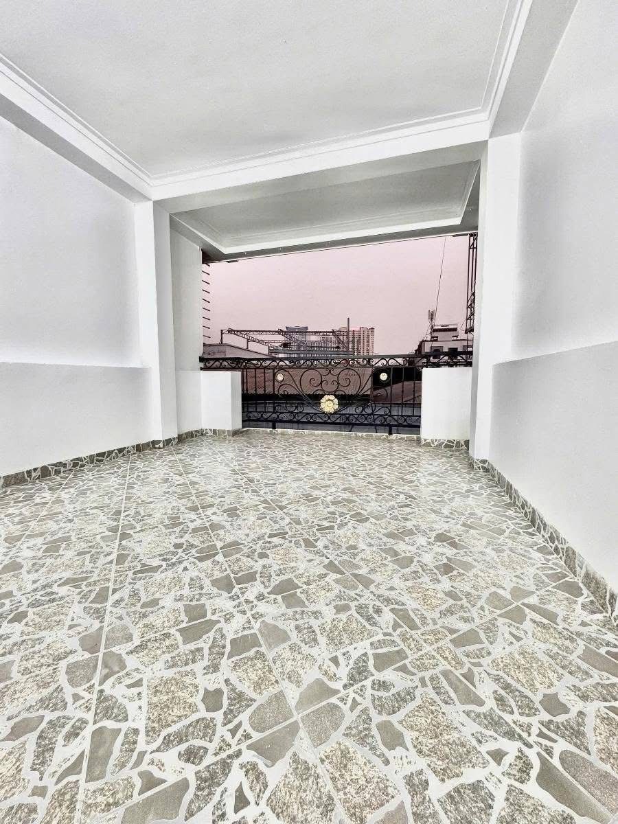 Bán Nhà Cầu Giấy 46m², 6 Tầng, Ô Tô Đỗ Cửa, Kinh Doanh Sầm Uất