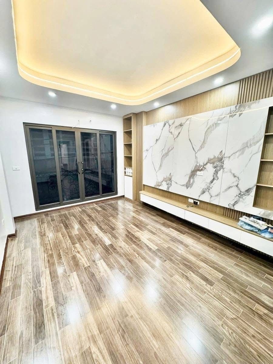 Bán Nhà Cầu Giấy 46m², 6 Tầng, Ô Tô Đỗ Cửa, Kinh Doanh Sầm Uất