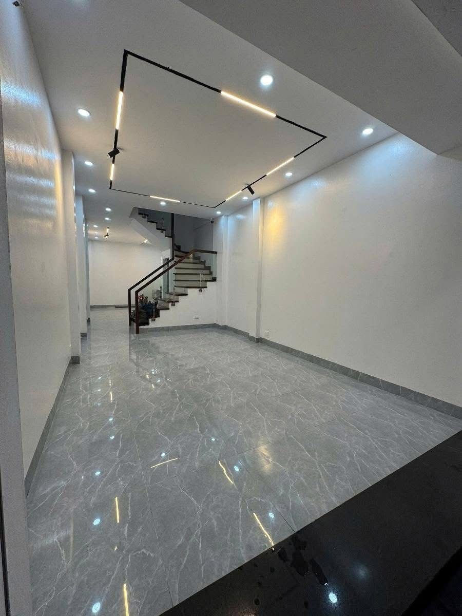 Bán Nhà Cầu Giấy 46m², 6 Tầng, Ô Tô Đỗ Cửa, Kinh Doanh Sầm Uất