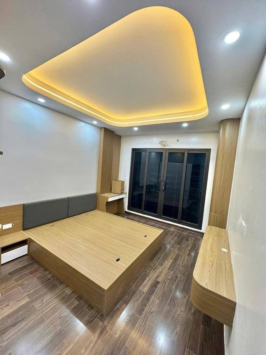 Bán Nhà Cầu Giấy 46m², 6 Tầng, Ô Tô Đỗ Cửa, Kinh Doanh Sầm Uất
