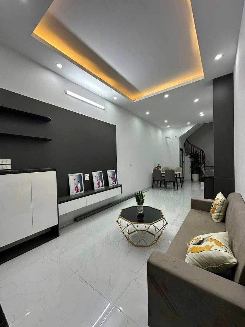 Bán nhà phố Trần Phú, Hà Đông: Vị trí đẹp, ô tô đỗ cửa, giá 11 tỷ