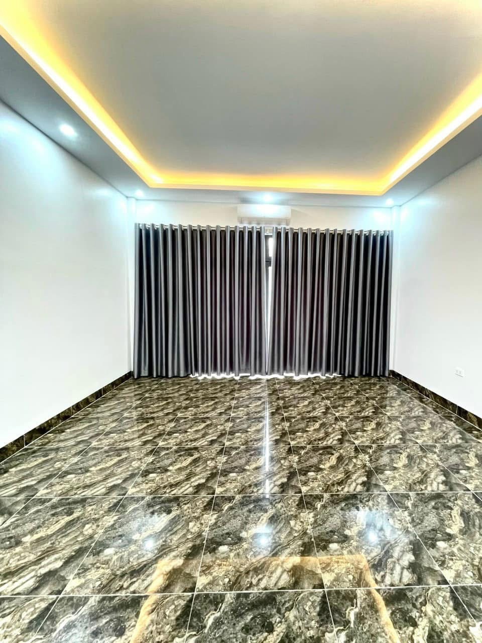 Nhà Phố Quang Trung, Hà Đông: 5 Tầng, Thang Máy, Oto Đỗ Cửa - Giá 8 Tỷ XX