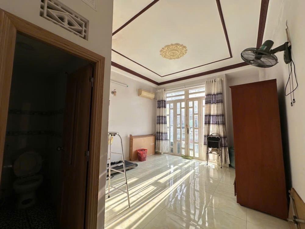 Bán nhà phố Quận 8 - Đường Âu Dương Lân, vị trí đẹp, giá tốt