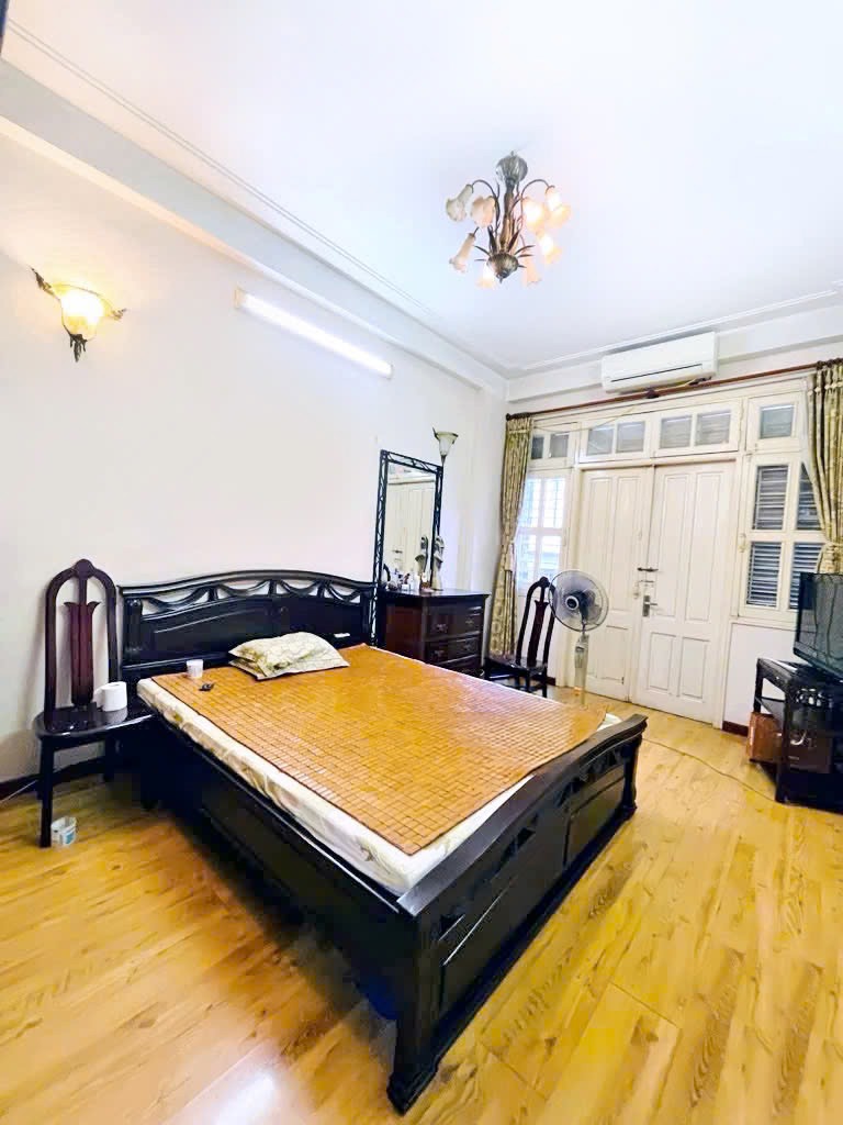 Mua Ngay Kẻo Giá Tăng: Nhà Đẹp Văn Cao, Ba Đình - Vị Trí Hiếm