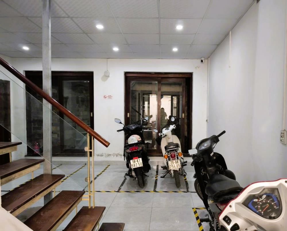 Nhà 6 Tầng, 9.6 Tỷ - Vị Trí Đắc Địa Lạc Long Quân, Tây Hồ
