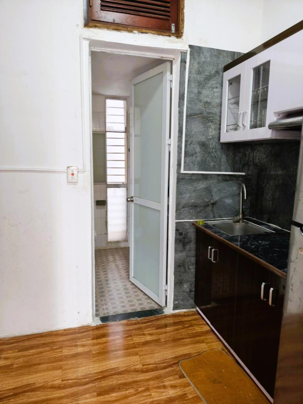 Nhà 6 Tầng, 9.6 Tỷ - Vị Trí Đắc Địa Lạc Long Quân, Tây Hồ