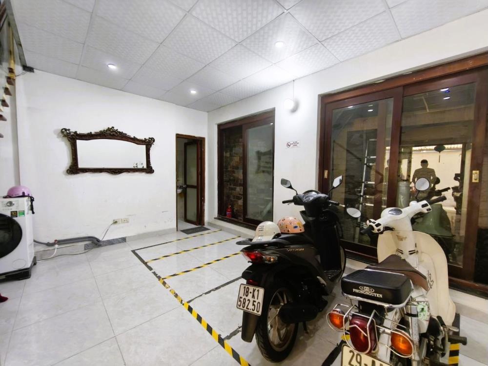 Nhà 6 Tầng, 9.6 Tỷ - Vị Trí Đắc Địa Lạc Long Quân, Tây Hồ