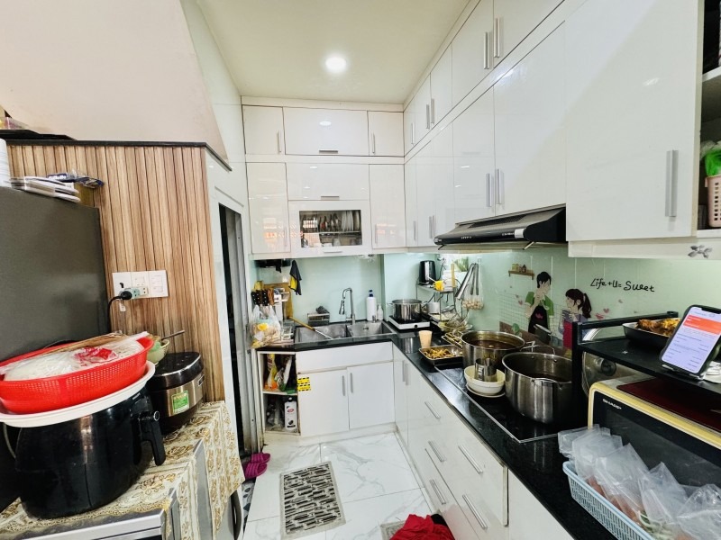 Nhà 5 Tầng Phan Đăng Lưu - Vị Trí Đắc Địa, Kinh Doanh Sầm Uất - 9.3 Tỷ TL