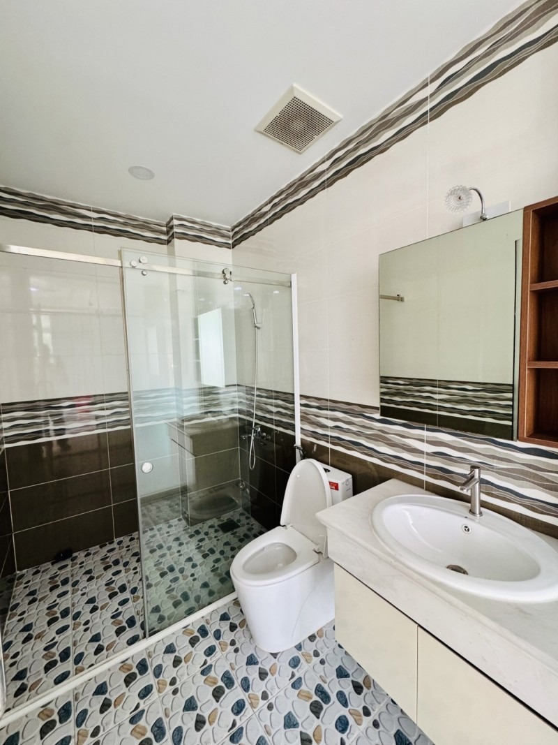 Nhà 5 Tầng Phan Đăng Lưu - Vị Trí Đắc Địa, Kinh Doanh Sầm Uất - 9.3 Tỷ TL