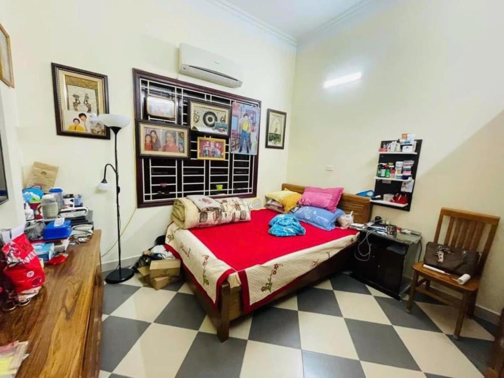 Bán nhà cầu giấy 39/43m2, 4 tầng, mặt tiền 6.2m, giá 12 tỷ - Vị trí đắc địa, giao thông thuận tiện