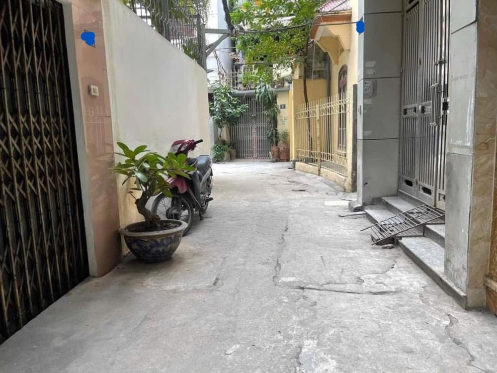 Bán nhà cầu giấy 39/43m2, 4 tầng, mặt tiền 6.2m, giá 12 tỷ - Vị trí đắc địa, giao thông thuận tiện