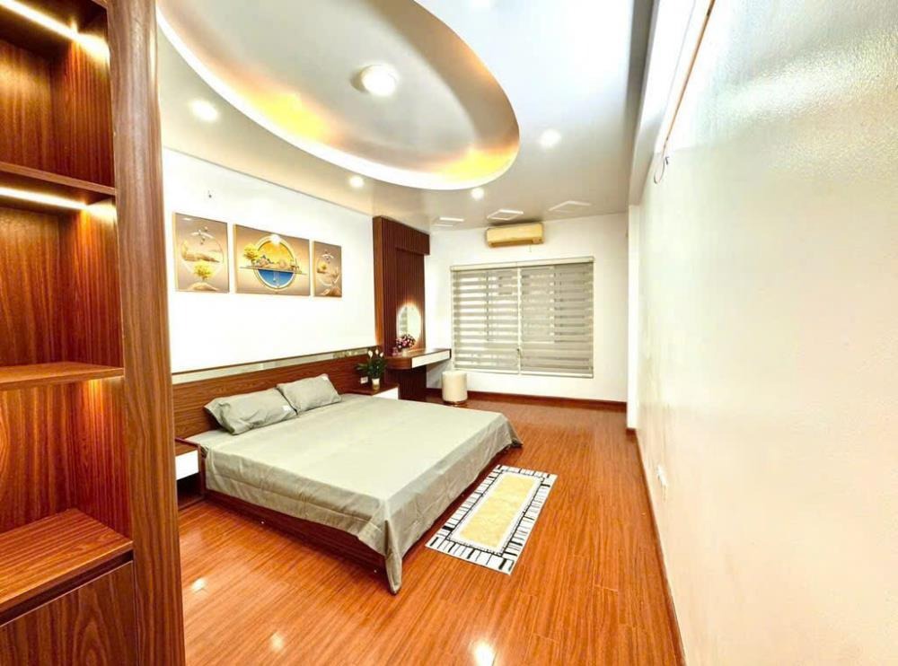 Nhà Đội Cấn 35m2, 6 Tầng, Khung cột Kiên Cố, Bãi Đỗ Ô Tô - Giá Tốt