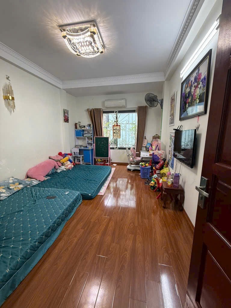 Bán nhà phố Thạch Bàn - Ô tô vào cửa - Gần AEON Long Biên