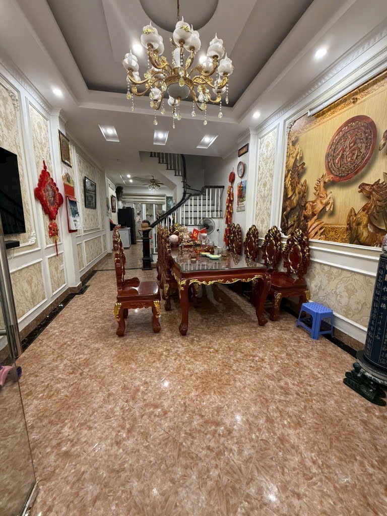 Bán nhà phố Thạch Bàn - Ô tô vào cửa - Gần AEON Long Biên
