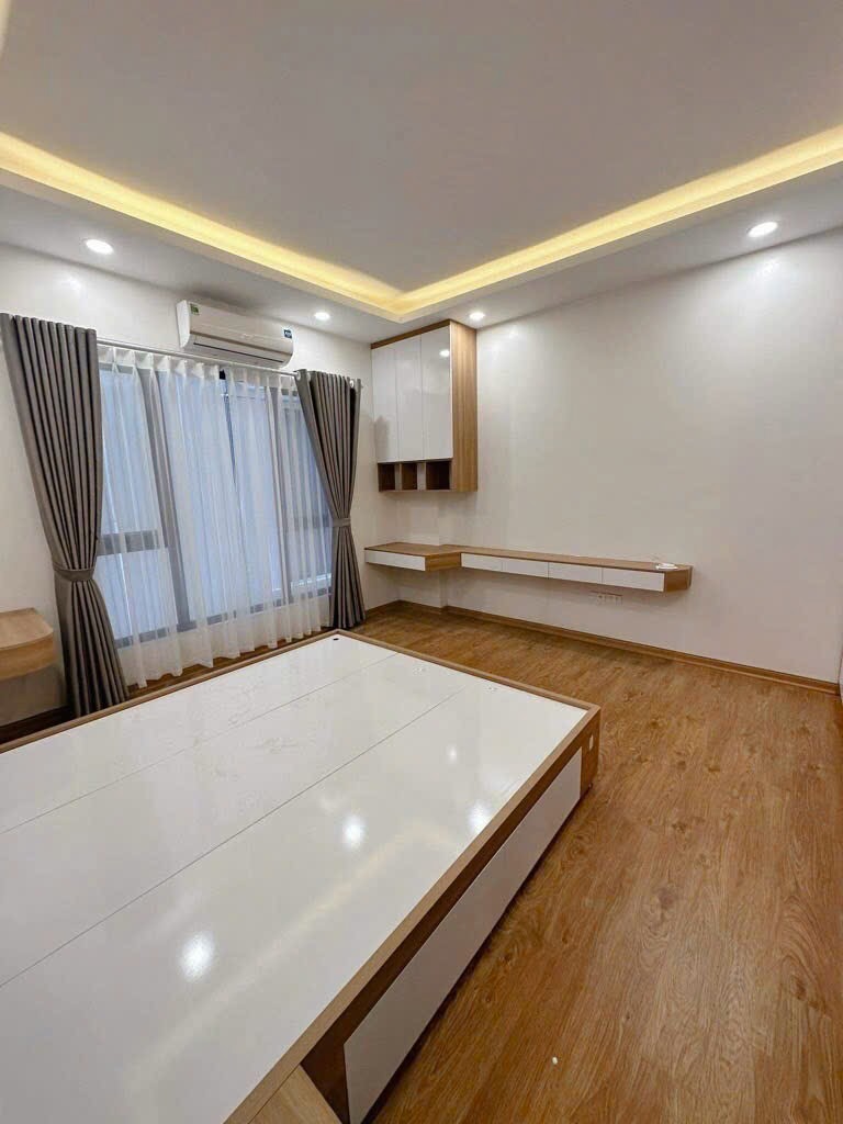 Bán nhà Đội Cấn 30m2, Mặt Tiền Rộng, Full Nội Thất, Giá Tốt