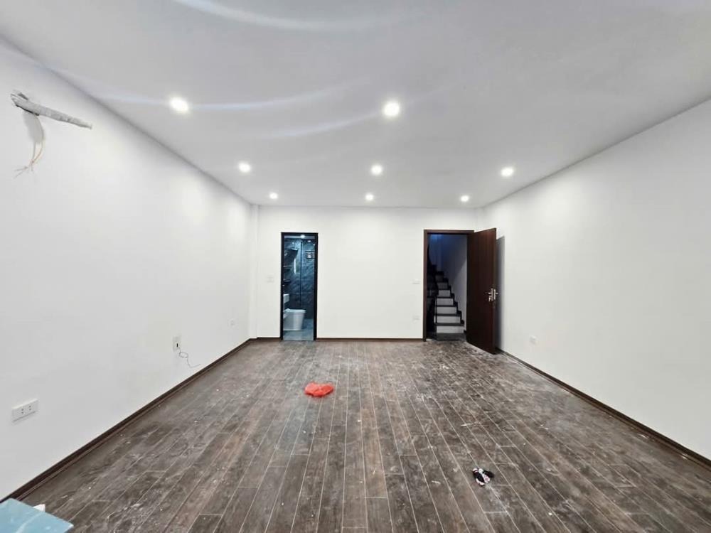 Bán nhà Ba Đình 39m2 x 5 tầng, Mặt tiền 4.6m, Thang máy, Sổ đỏ - Giá Tốt