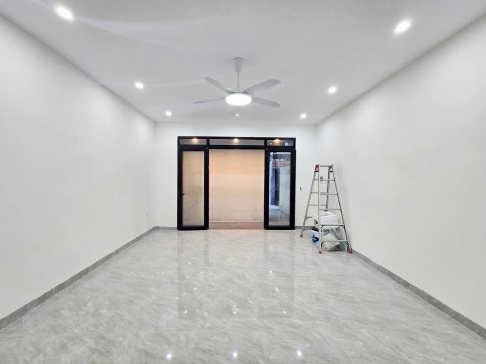 Bán nhà Ba Đình 39m2 x 5 tầng, Mặt tiền 4.6m, Thang máy, Sổ đỏ - Giá Tốt