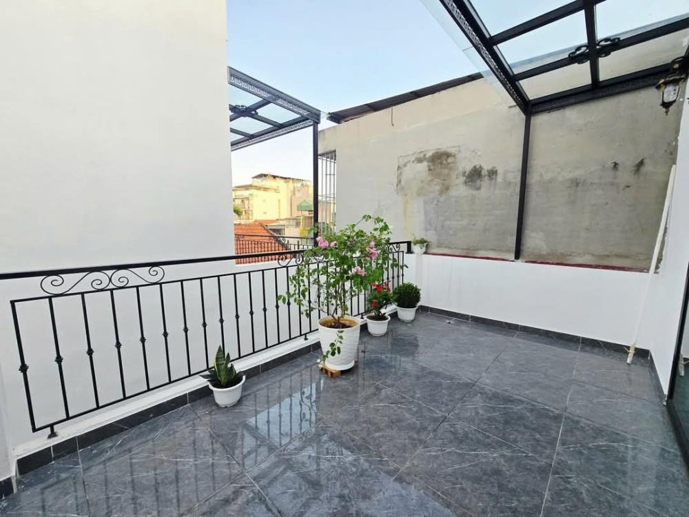Bán nhà Ba Đình 39m2 x 5 tầng, Mặt tiền 4.6m, Thang máy, Sổ đỏ - Giá Tốt