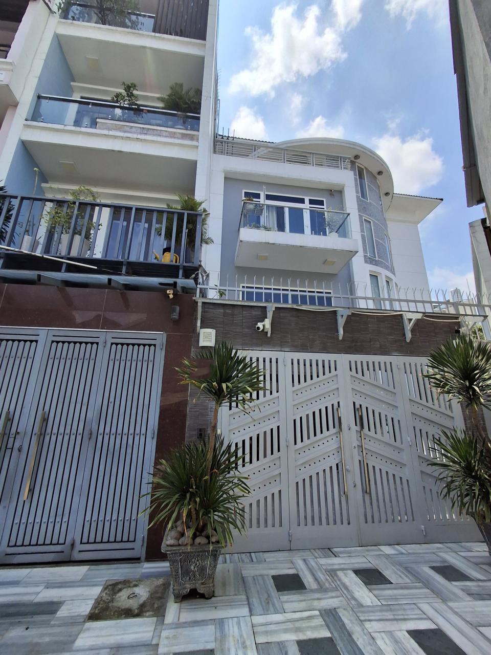 Biệt Thự Lê Hoàng Phái GV 193m2, 10x16m - 100% Giá Chỉ 19 Tỷ