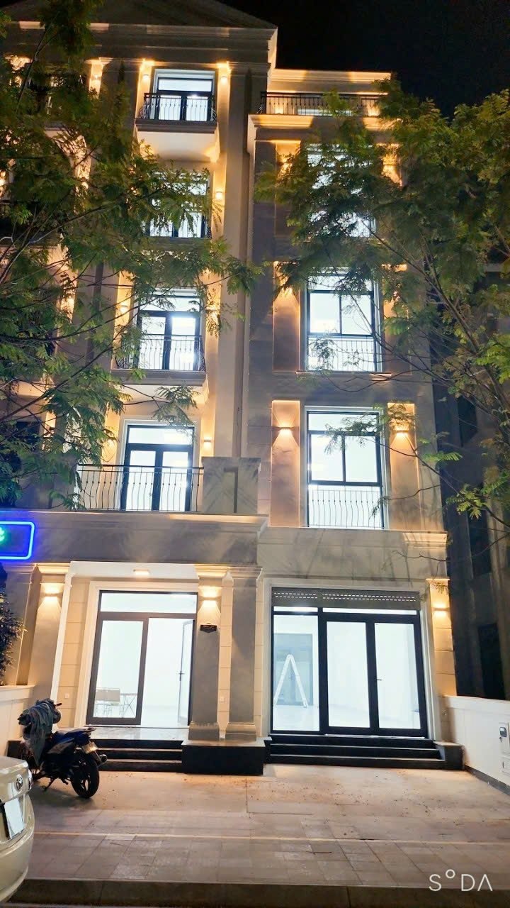Cho Thuê Nhà Phố 5 Tầng, Thang Máy, Vị Trí Vàng VinHomes Grand Park