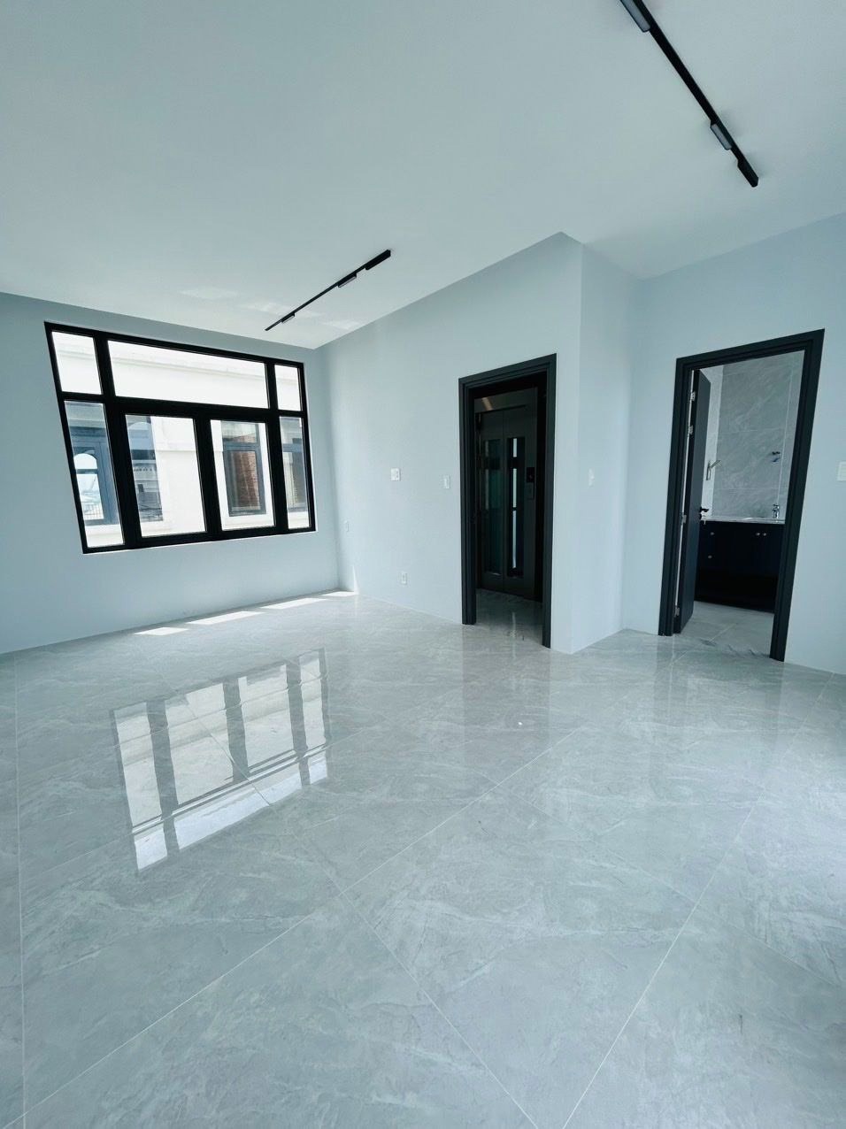 Cho Thuê Nhà Phố 5 Tầng, Thang Máy, Vị Trí Vàng VinHomes Grand Park