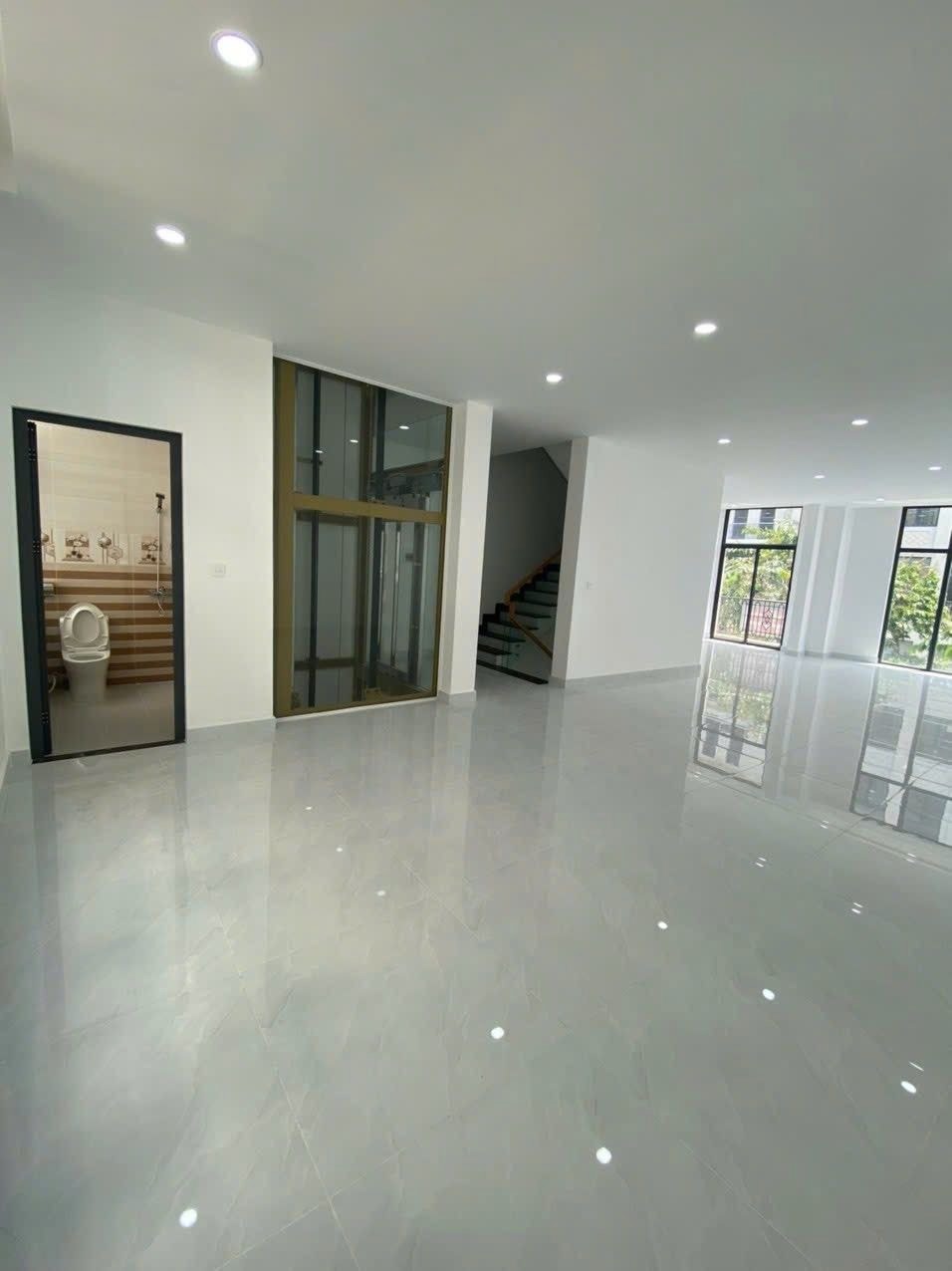 Cho Thuê Nhà Phố 5 Tầng, Thang Máy, Vị Trí Vàng VinHomes Grand Park