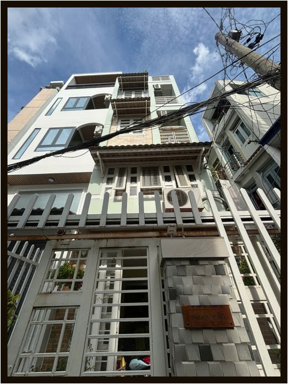 Nhà phố góc 2 mặt tiền, 1 trệt 3 lầu - Phú Nhuận, TP.HCM