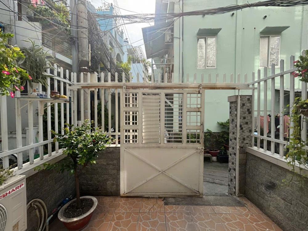 Nhà phố góc 2 mặt tiền, 1 trệt 3 lầu - Phú Nhuận, TP.HCM