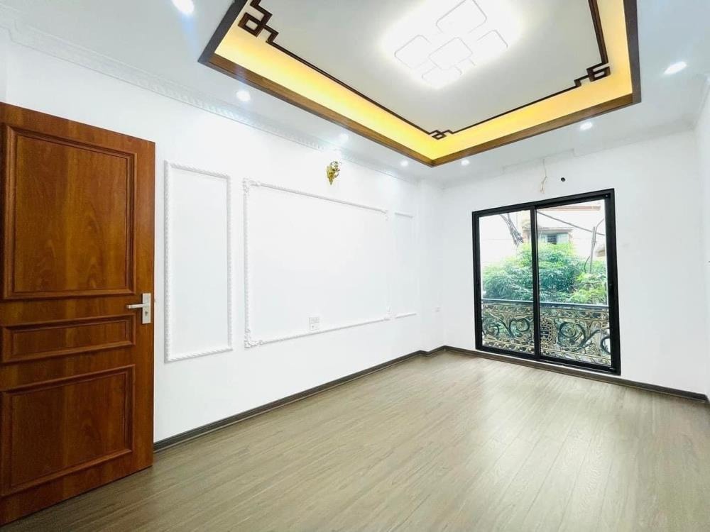 Bán nhà phố Tôn Thất Tùng, Đống Đa - 6 Tầng, Thang Máy, Giá Tốt
