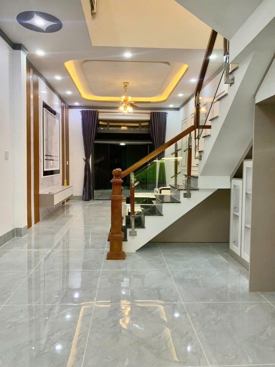 Bán Gấp Nhà Phố Bình Chánh: 1 Trệt 1 Lầu, Full Nội Thất Cao Cấp, Giá Tốt Nhất