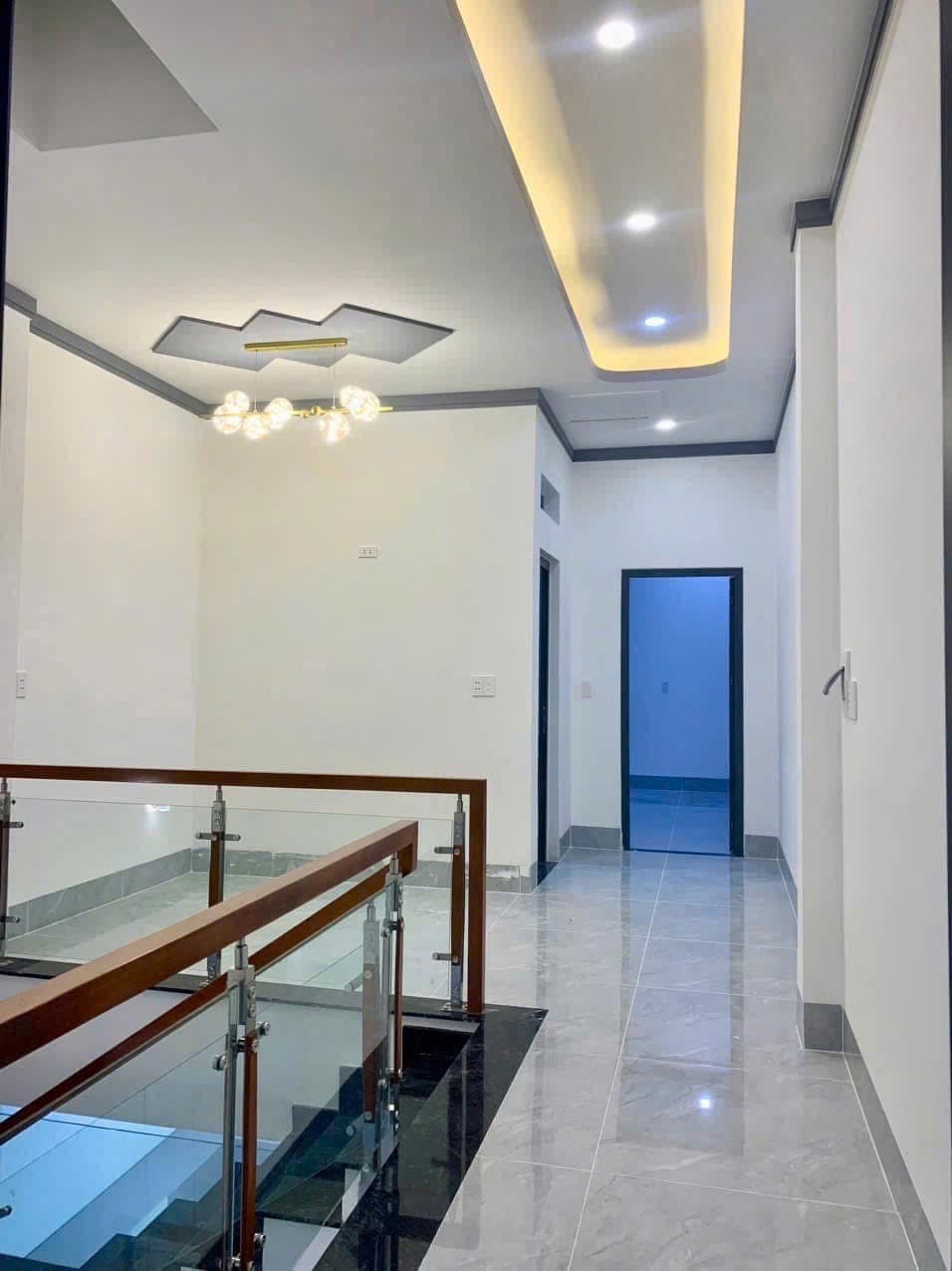 Bán Gấp Nhà Phố Bình Chánh: 1 Trệt 1 Lầu, Full Nội Thất Cao Cấp, Giá Tốt Nhất