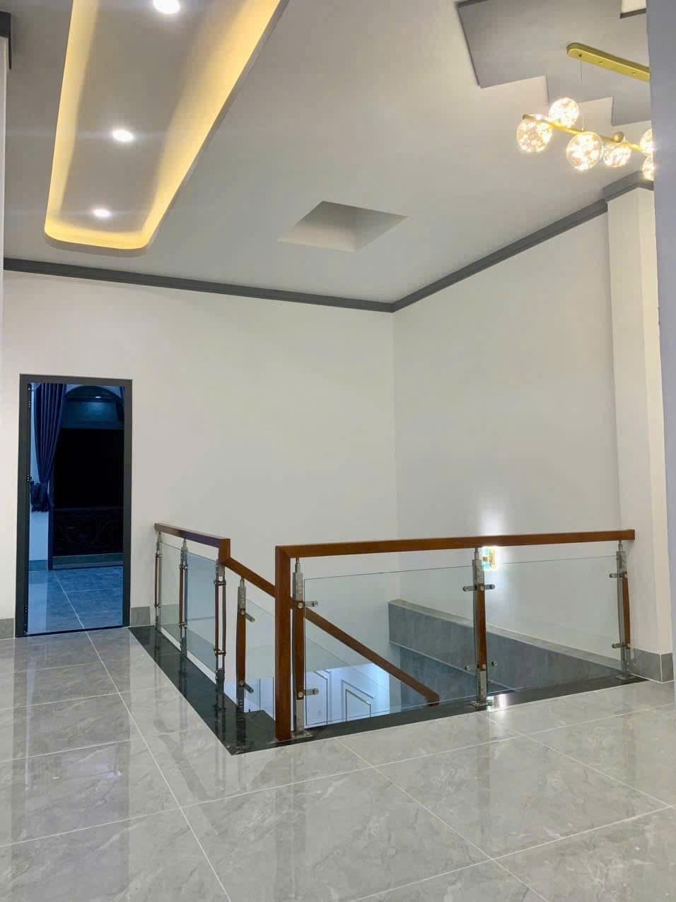 Bán Gấp Nhà Phố Bình Chánh: 1 Trệt 1 Lầu, Full Nội Thất Cao Cấp, Giá Tốt Nhất