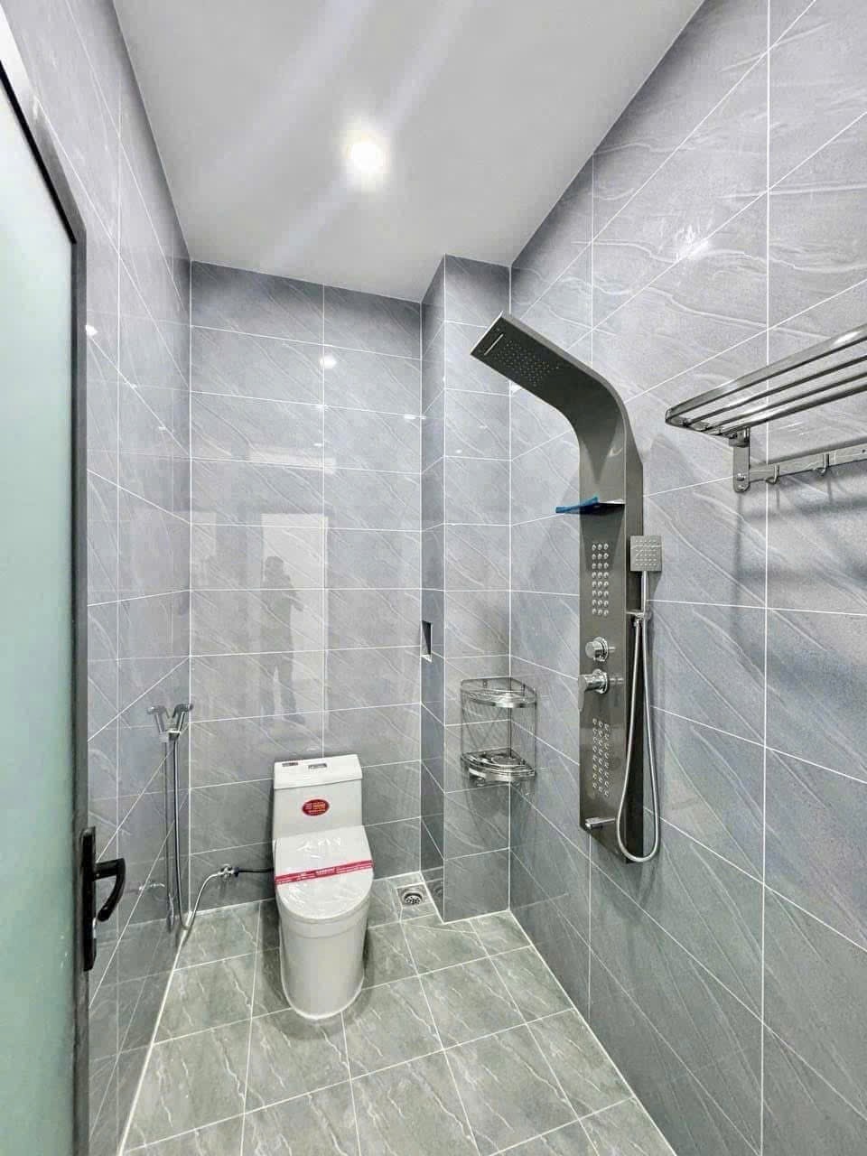 Bán Gấp Nhà Phố Bình Chánh: 1 Trệt 1 Lầu, Full Nội Thất Cao Cấp, Giá Tốt Nhất