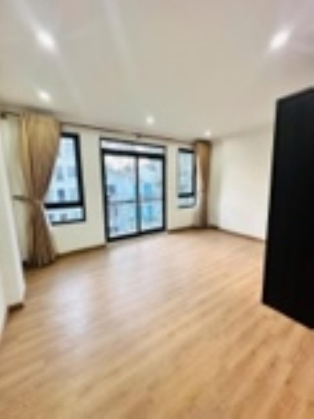 Bán nhà Lạc Long Quân, Cầu Giấy 55m2, 7 tầng, thang máy, ô tô tránh - Đầu tư/kin doanh