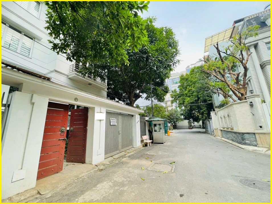 Bán Biệt Thự Vip Vườn Đào Tây Hồ: 206m2, Hầm, Sân Vườn - 99.8 Tỷ