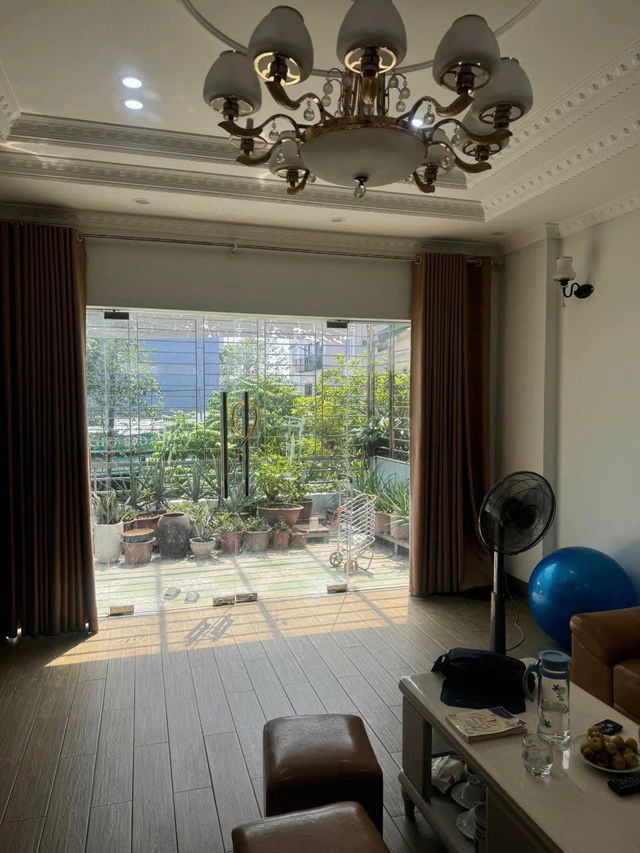 Bán nhà phố Chiến Thắng, Hà Đông 82m² 5 tầng, thang máy, vị trí đẹp - Giá 29.5 tỷ