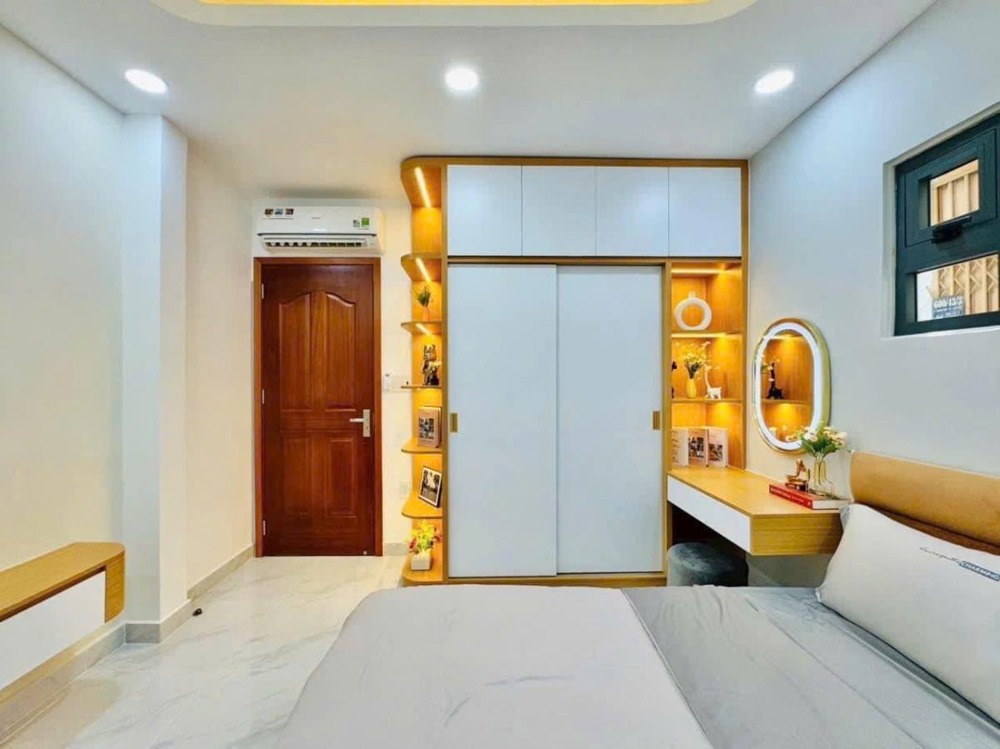 Bán Gấp Nhà 5 Tầng, 38m² - Vị Trí Đẹp, Ô Tô Đỗ Cửa, Đầu Tư Sinh Lời