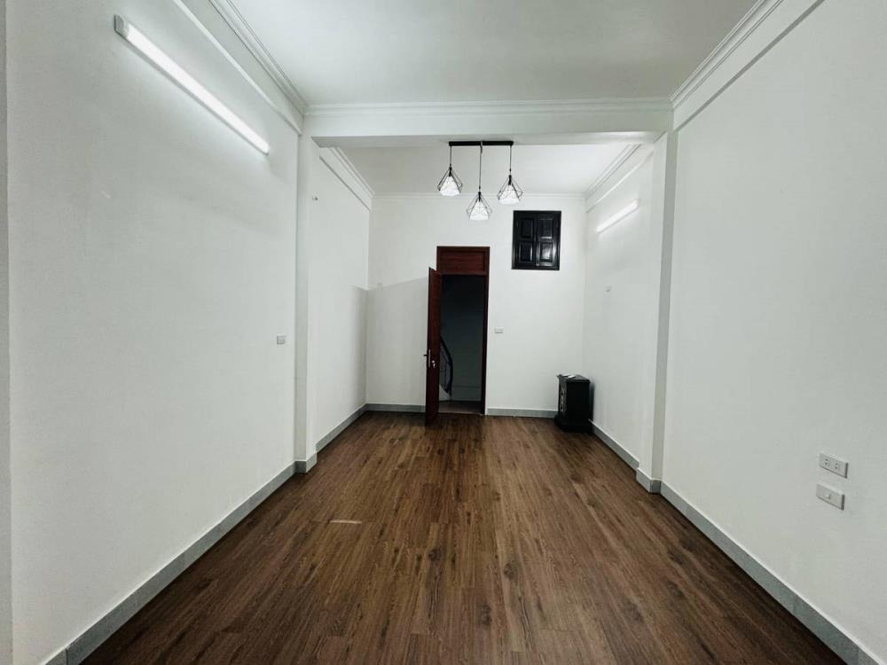 Bán nhà Nguyễn Xiển 30m2, 4 Tầng, Ô Tô Đỗ Cửa, Giá 8.4 Tỷ - Quận Thanh Xuân