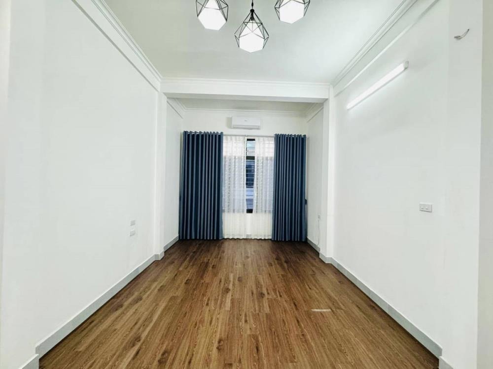 Bán nhà Nguyễn Xiển 30m2, 4 Tầng, Ô Tô Đỗ Cửa, Giá 8.4 Tỷ - Quận Thanh Xuân