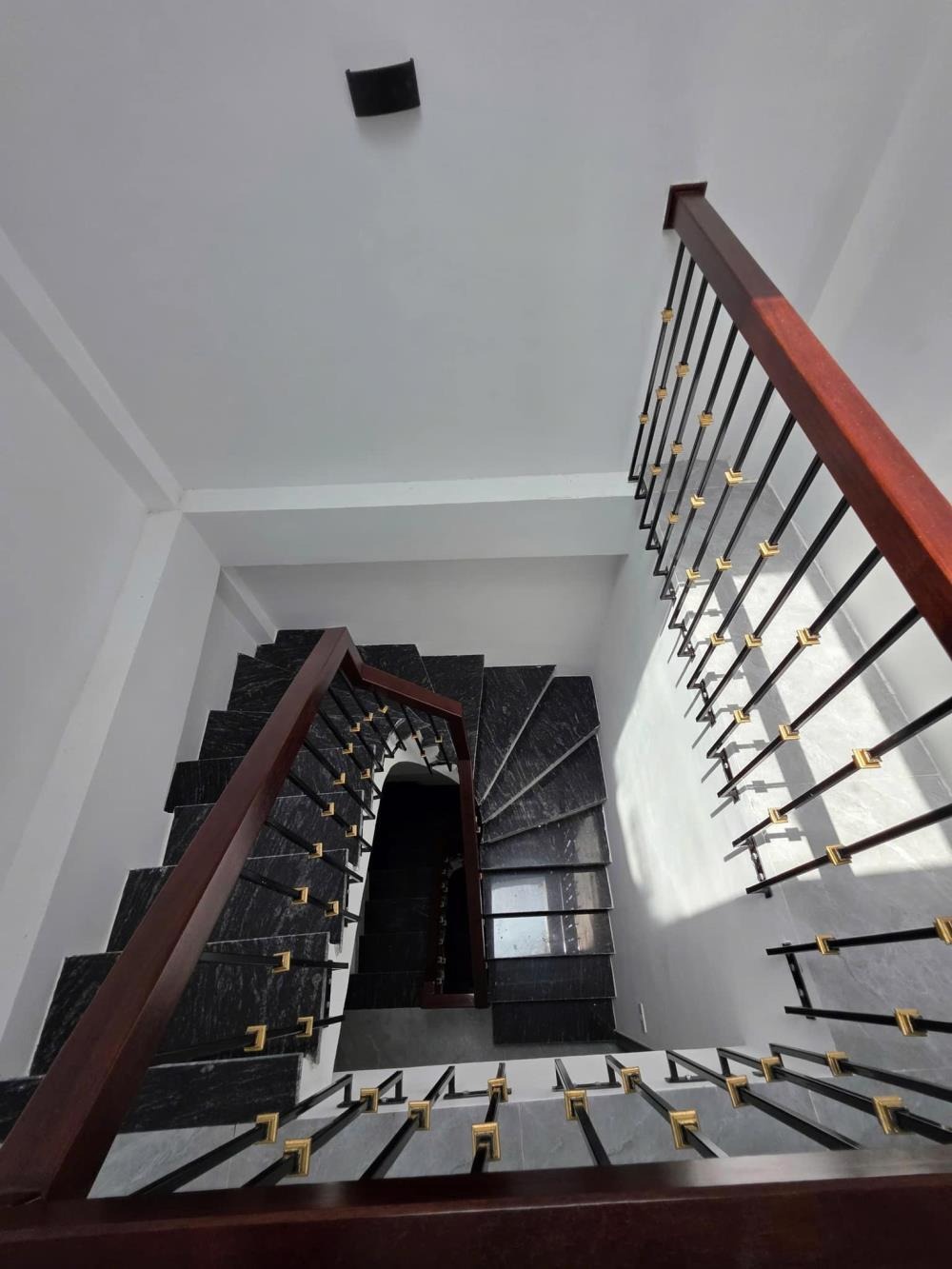 Bán Nhà Hà Đông 31m2, 5 Tầng, Full Nội Thất - Giá 7.9 Tỷ