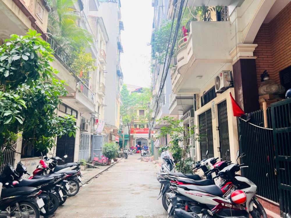 Nhà Phân Lô 5 Tầng, Vị Trí Đẹp - Giá 16 Tỷ - Cầu Giấy