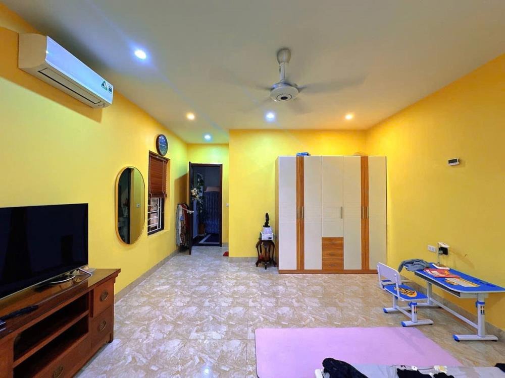 Bán Nhà Phố Kim Mã 43m2, 6 Tầng, Mặt Tiền 4.8m - Lô Góc, Ngõ Rộng, Kinh Doanh Đỉnh