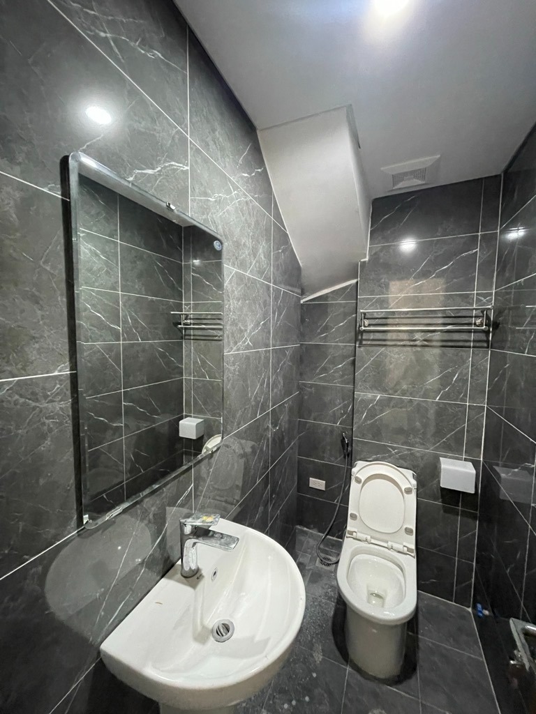 Nhà Mặt Tiền Đê La Thành - Giá Rẻ - Vị Trí Đẹp