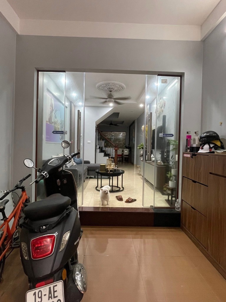 Bán Nhà Hoàng Mai: 43m² x 4T, Giá 7.4 Tỷ - Vĩnh Hưng, Nội Thất Sịn Sò