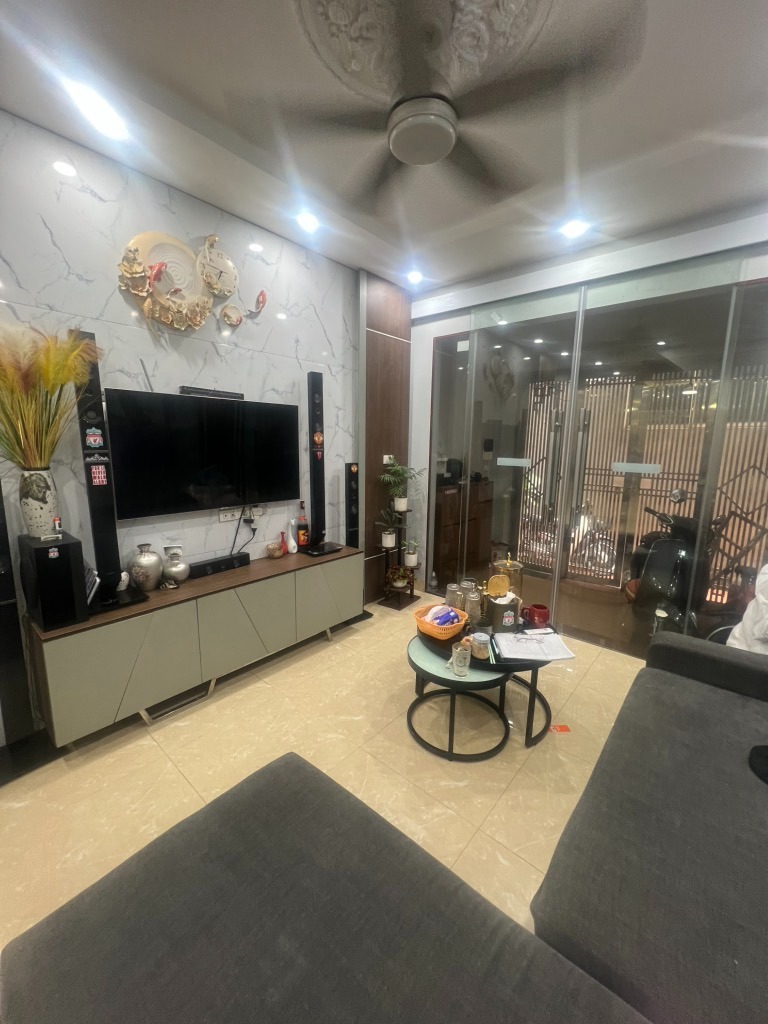 Bán Nhà Hoàng Mai: 43m² x 4T, Giá 7.4 Tỷ - Vĩnh Hưng, Nội Thất Sịn Sò